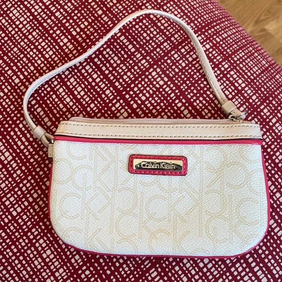 NWOT wristlet Calvin Klein - Picture 1 of 3